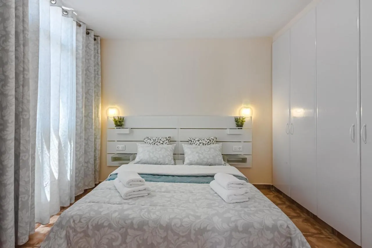 Apartment Apart America - 150 Meters From The Beach, Free Wi-Fi أرونا