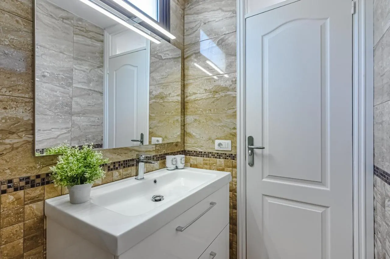 Apartment Apart America - 150 Meters From The Beach, Free Wi-Fi أرونا