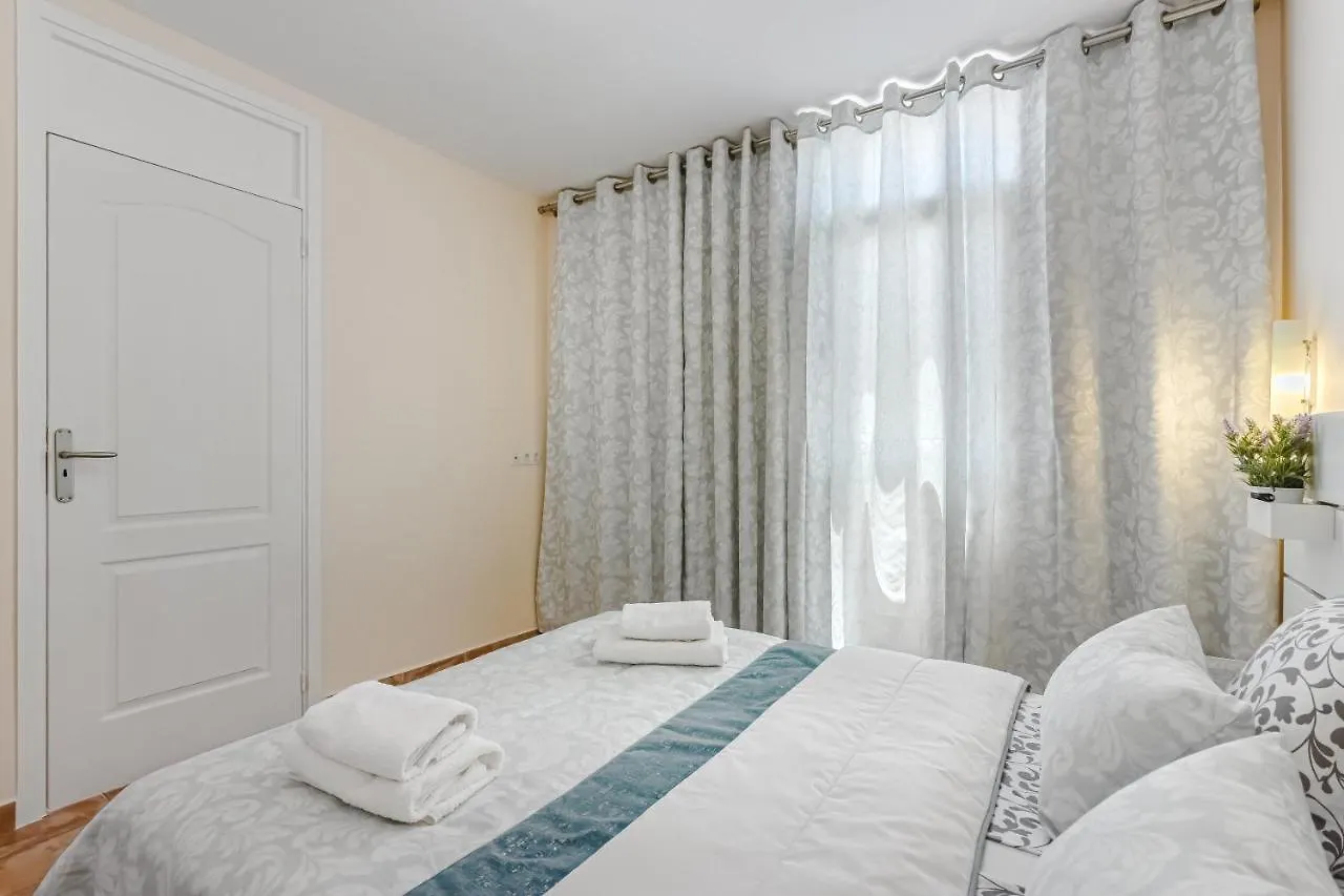 Apartment Apart America - 150 Meters From The Beach, Free Wi-Fi أرونا